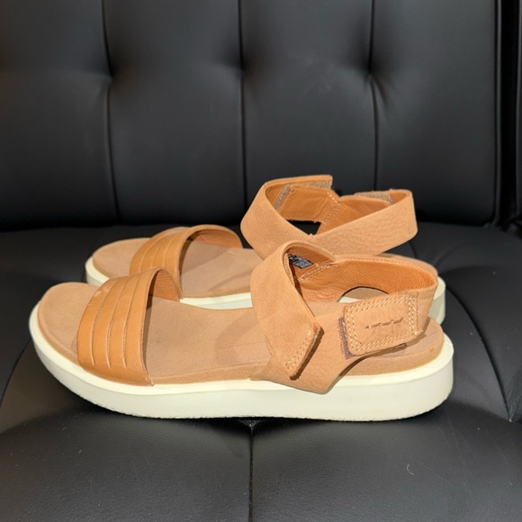 EUC Ecco Sandals - Picture 4 of 6